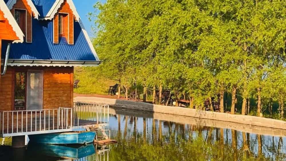 رزرو و اجاره کلبه های چوبی اقامتگاه بومگردی بام رودبار گیلان